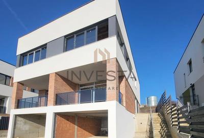 Duplex cu 4 camere în Iris