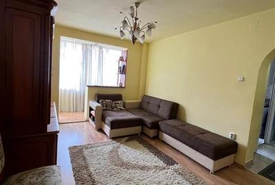 Apartament cu 4 camere semidecomandat în Tătărași