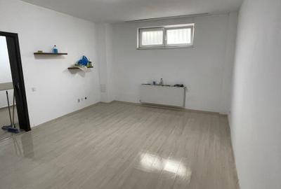 Garsonieră decomandată în Apărătorii Patriei