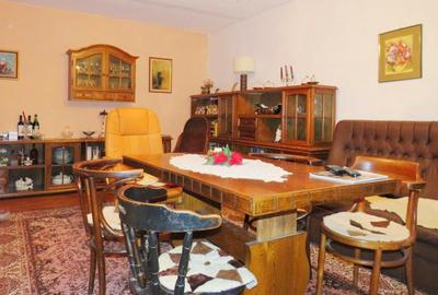 Casă individuală cu 9 camere în Tuzla