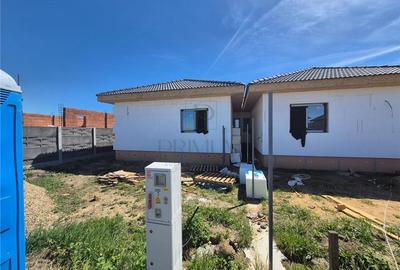 Duplex 4 camere - despartit prin CT - zona foarte buna - asfalt - posibilitate a - 2