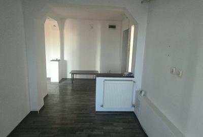 De vânzare apartament 2 camere decomandat | Zona 8 Mai - 8