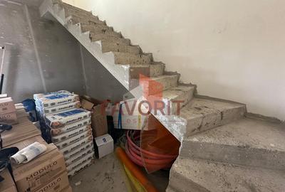 Triplex in Sacalaz |  Finisaje premium | 3 camere | Asfalt | 2 terase - 4