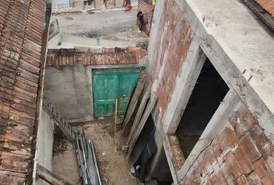 CASA SINGUR CURTE DE RENOVAT  cu teren 297 mp -ZONA PIATA UNIRII- comision 0% - 9