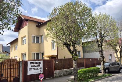 Casă cu 8 camere în 13 Decembrie