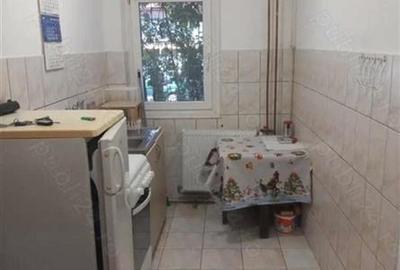 Decomandat la parter inalt, model mare - 1