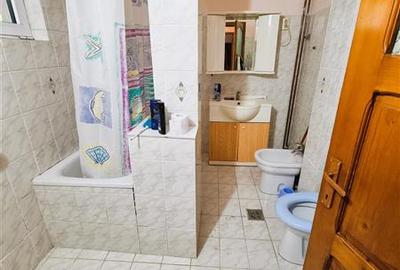 Apartament 4 camere in casa, zona Patria, Central, cu acces auto in curte - 11