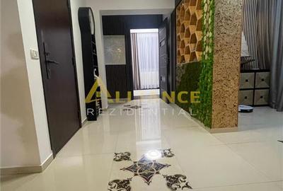 Apartament cu 3 camere semidecomandat, mobilat în Central