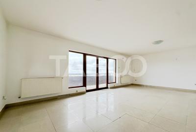 Apartament cu 3 camere semidecomandat în Andrei Mureșanu