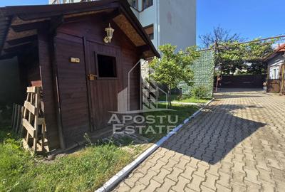 Casa individuala de vanzare, 4 camere, 2 garaje, Lipovei - 28