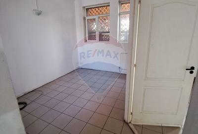 Spatiu comercial de inchiriat in zona 1 Mai - 13