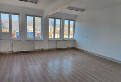 Ciucas--Spatiu birouri 260 mp compartimentat ,parcare ,liber - 3