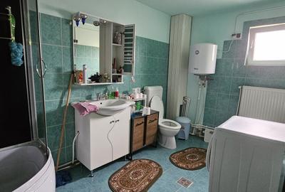 Eleganță, spațiu și confort modern – proprietate premium în Comănești - 16