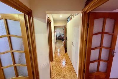 Apartament cu 4 camere de vânzare pe Strada Longinescu - 14
