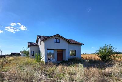 Casă individuală cu 4 camere în Vânători