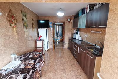 Apartament 3 camere, decomandat, 1 Mai - 7