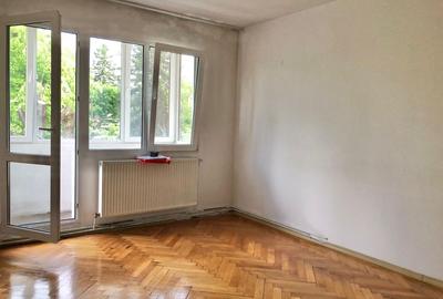 Apartament cu 3 camere semidecomandat în Astra