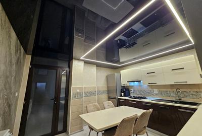 De vanzare  casa 2 camere, renovata -Piata Centrala, 89.000 euro - 1