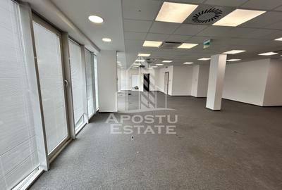 Birou, de 192 mp, în Central