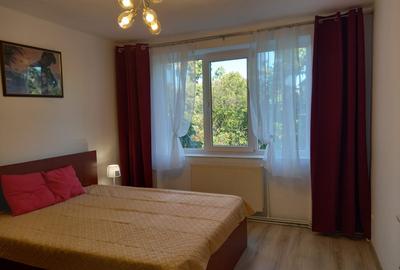 Apartament cu 3 camere semidecomandat, mobilat în Central