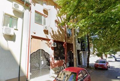 Casă individuală cu 12 camere în P-ța Muncii