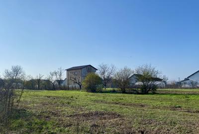 Teren priveliste deschisa, zona retrasa, aproape de lac si pădure - 3