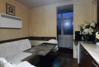 Apartament cu 3 camere decomandat în Hipodrom 3