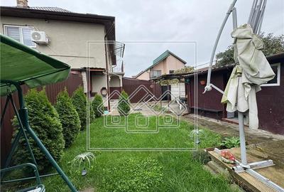Casa de vanzare in Sibiu -  4 camere, balcon si curte - mobilata - 1