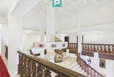 Proprietate Exclusivistă de Închiriat - 38