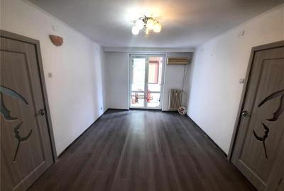 Apartament cu 2 camere semidecomandat în Basarabia