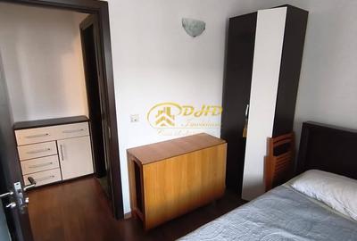 Apartament cu 3 camere în Podu Roș