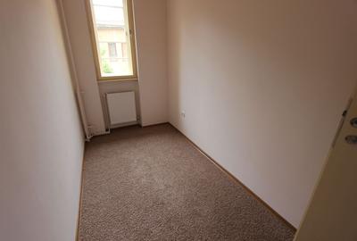 Apartament spatios 3 camere,zona medicina - 11