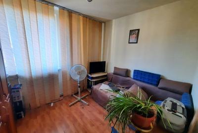Apartament cu 3 camere, mobilat în Mărăței