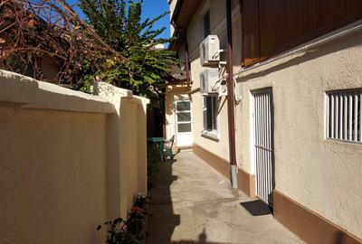 STEFAN CEL MARE-METROU,VILA PARTER SI ETAJ,6 CAMERE,150 MP,CENTRALA,990 EURO - 1