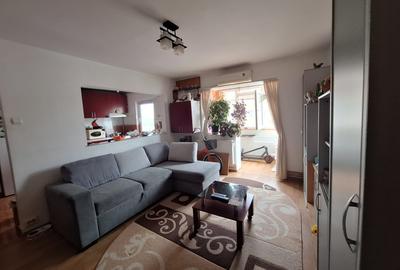 Apartament cu 2 camere semidecomandat, mobilat în Buziașului