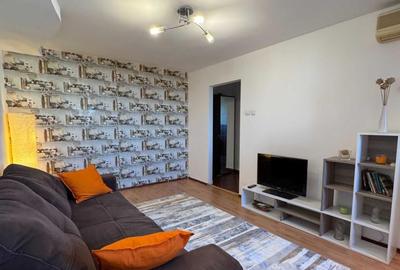 Garsonieră decomandată 32 mp, etaj 10/10, parcare, 1 minut de metrou 1 Decembrie - 4