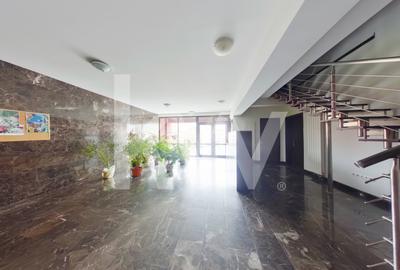 Închiriere apartament 4 camere, acces la parcare cu barieră, strada De Mijloc - 16