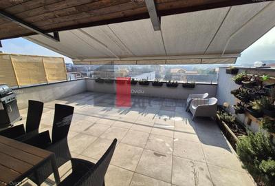 Apartament cu 3 camere decomandat în Drumul Taberei