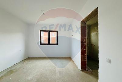 Casă / Vilă cu 4 camere de vânzare - 3