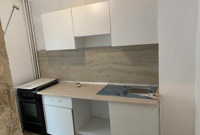 Garsoniera de vinzare Decebal -Muncii et 1,cu balcon in bloc 4 et - 1