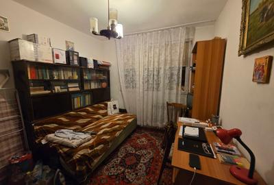 Titan, 5 minute metrou, strandul Cara, pe strada Stanila, bloc H, 4 etaje - 5