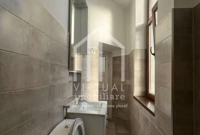 Casa formata din 2 apartamente, 2 garaje,  3 bai - zona Trei Stejari - 7