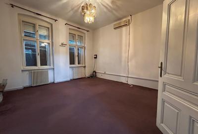 Doua camere plus spatii comune in cladire istorica - 6