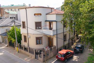 Apartament cu 4 camere de vanzare in zona Central