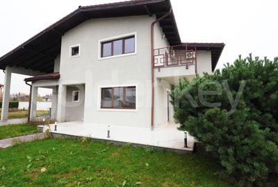 Casă individuală cu 6 camere în Pipera