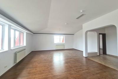 Apartament cu 4 camere decomandat, mobilat în Aviației