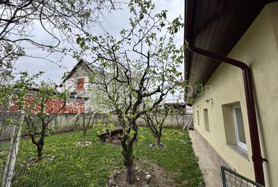 Casă individuală cochetă, cu priveliște, garaj, teren 496 mp, comision 0 - 8