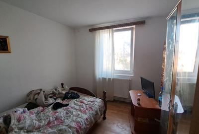 AGIGEA, 3 CAMERE DECOMANDAT 2 BAI, CENTRALA GAZ, 70 MP. PARCARE, BOXA - 19