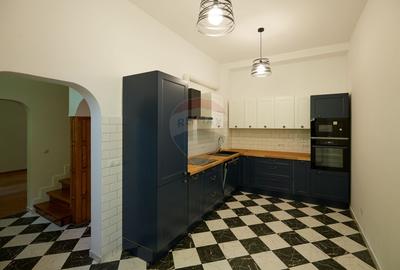 Apartament 4 cam, pe 2 niveluri si curte comuna pe Vasile Alecsandri - 1