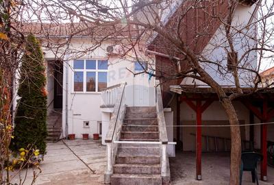 Apartament 4 camere spațioase,  curte,  zona Piata Catedralei - 11